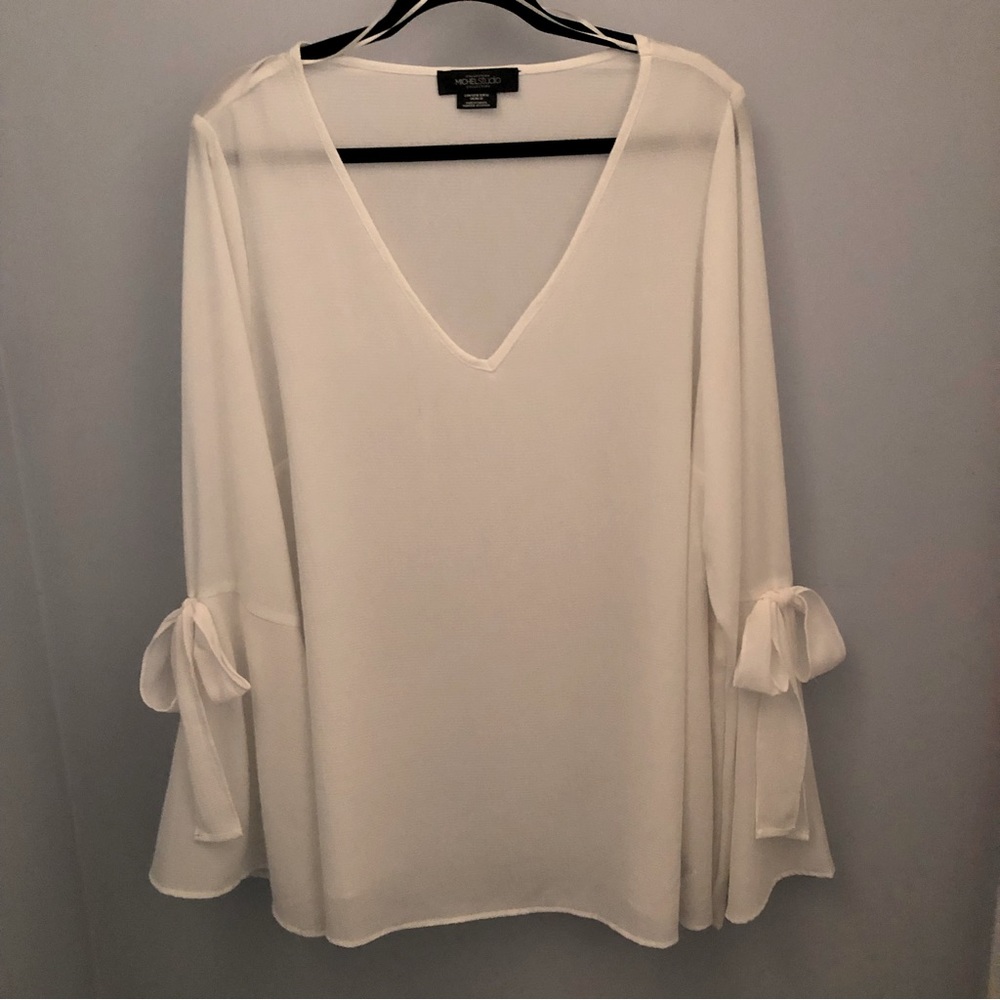 V-neck tunic blouse with tie bell sleeves